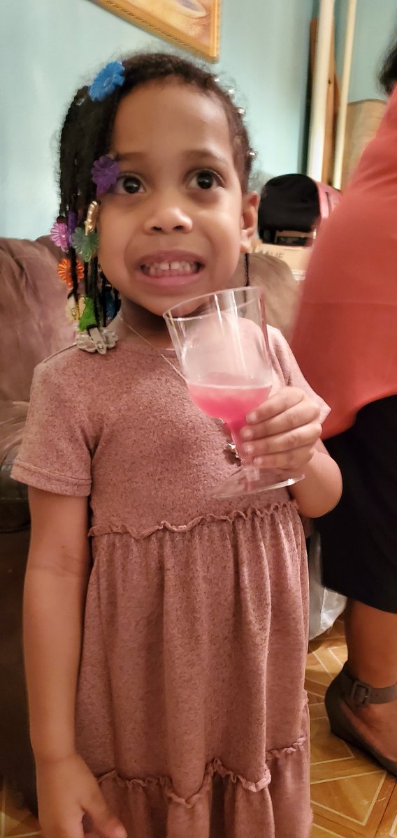 MRS_BURNDATLOUD's tweet photo. Everyone help me wish this special girl a Happy 4th birthday. #PrincessSky #MyBeautifulNiece #OneofMyManyLoves #cincodemayobaby #BabyTaurus https://t.co/0GapM83erd