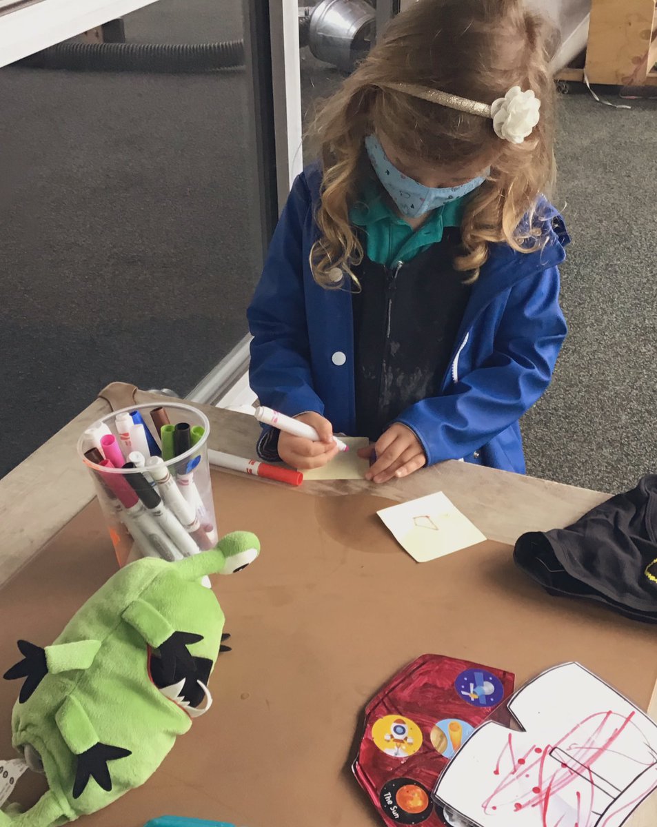 BISCLPNursery's tweet image. Martha has been hanging out the washing while keeping a watchful eye out for aliens who we’ve heard love underpants #outdoorlearning #learningthroughplay @The_IEYC #blastoff @BISCLincolnPark @NAEducation