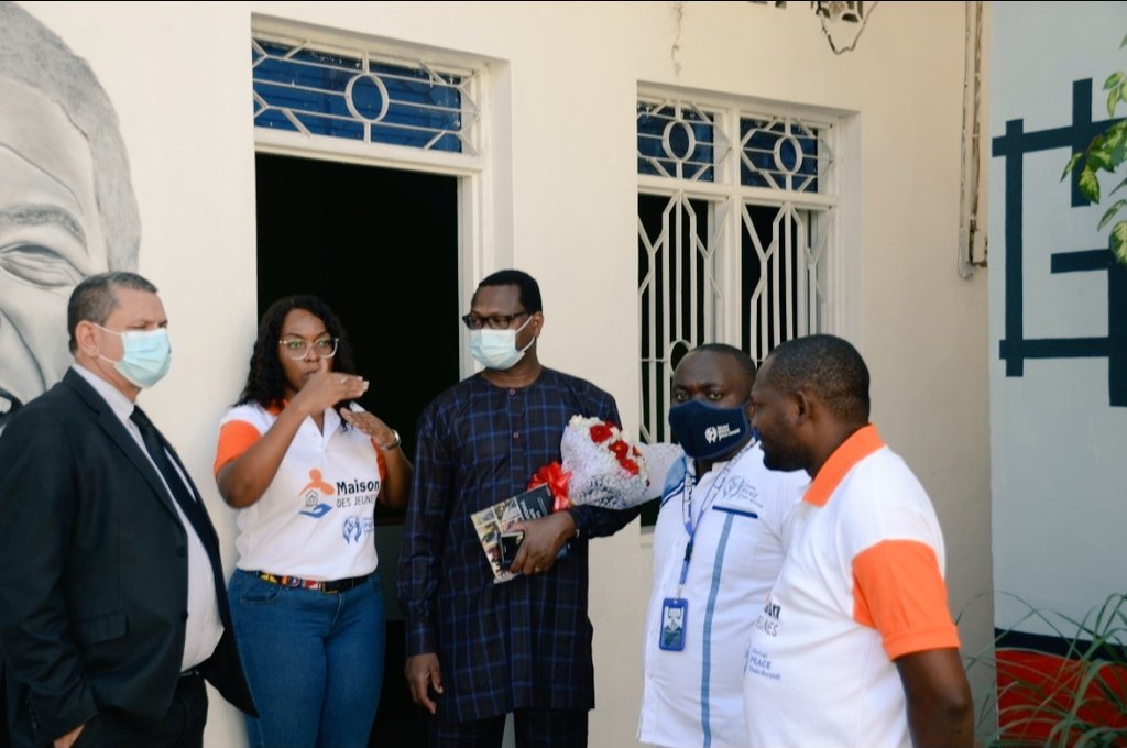 MDJeunes's tweet photo. Visite cet après-midi, du Représentant de l'@oms_burundi, à la @MDJeunes. Une visite organisée par le @globalpeacecha2 pour lui présenter le centre mais aussi parler des projets en cours et ceux déjà accomplis. https://t.co/Yt91R2ZAWA