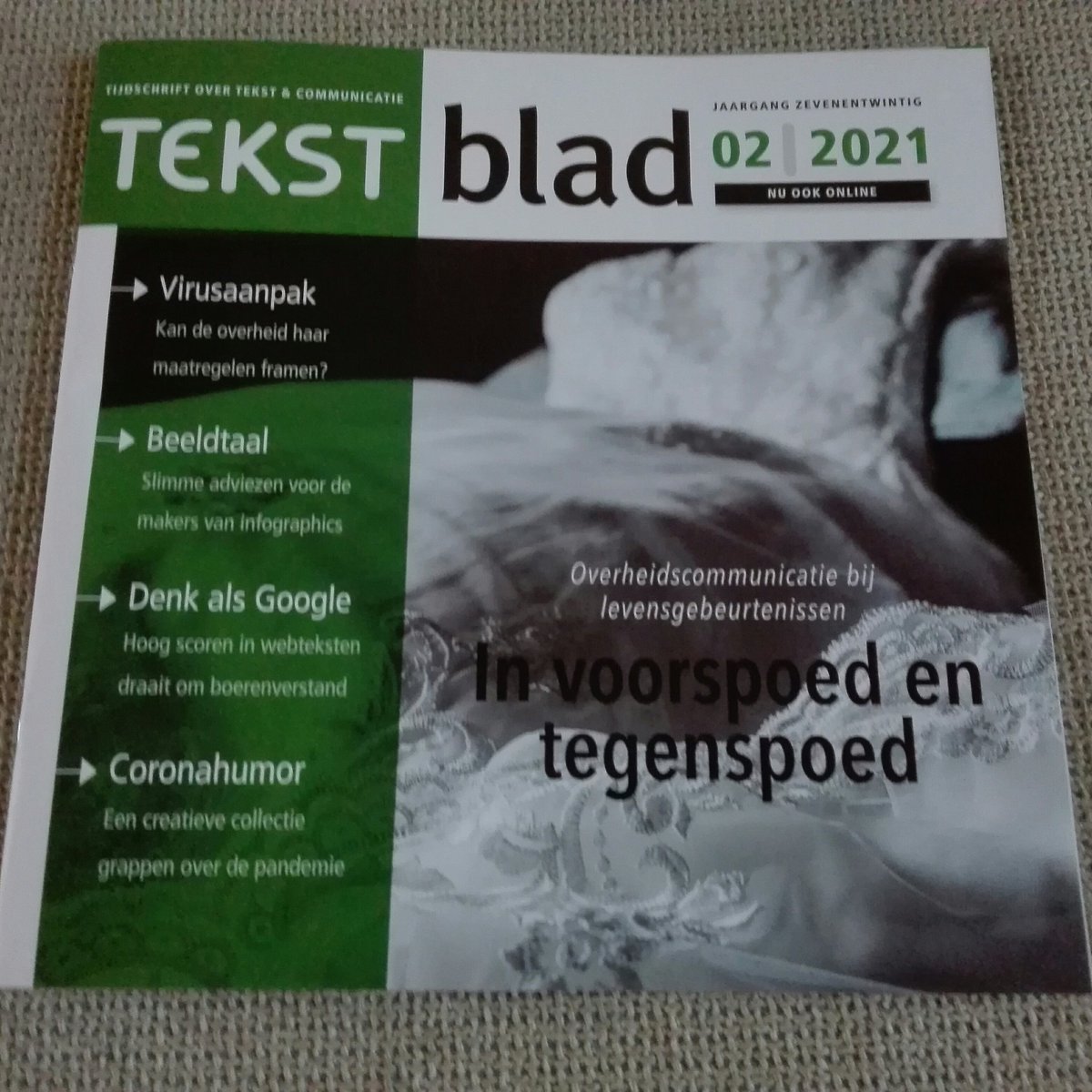 Jey, weer een nieuwe <a href="/Tekstblad/">Tekstblad</a> op de mat. Met coronahumor van <a href="/MarkBoukes/">Mark Boukes</a>, framing in coronacommunicatie door <a href="/renee_van_os/">Renee van Os</a> en verder vooral heel veel niet-corona-onderwerpen :-) 

Deze en eerdere nummers zijn tijdelijk ook vrij te lezen op tekstbladpremium.nl!