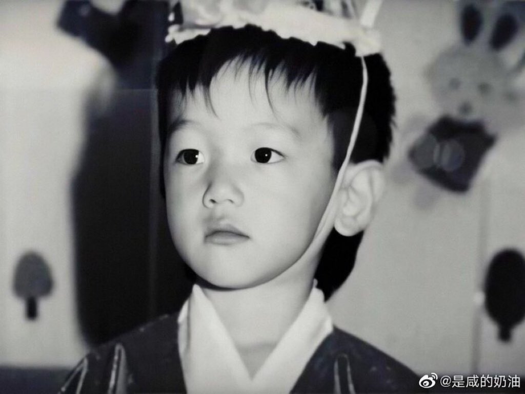 Baekchen childhood’s pics: a thread 