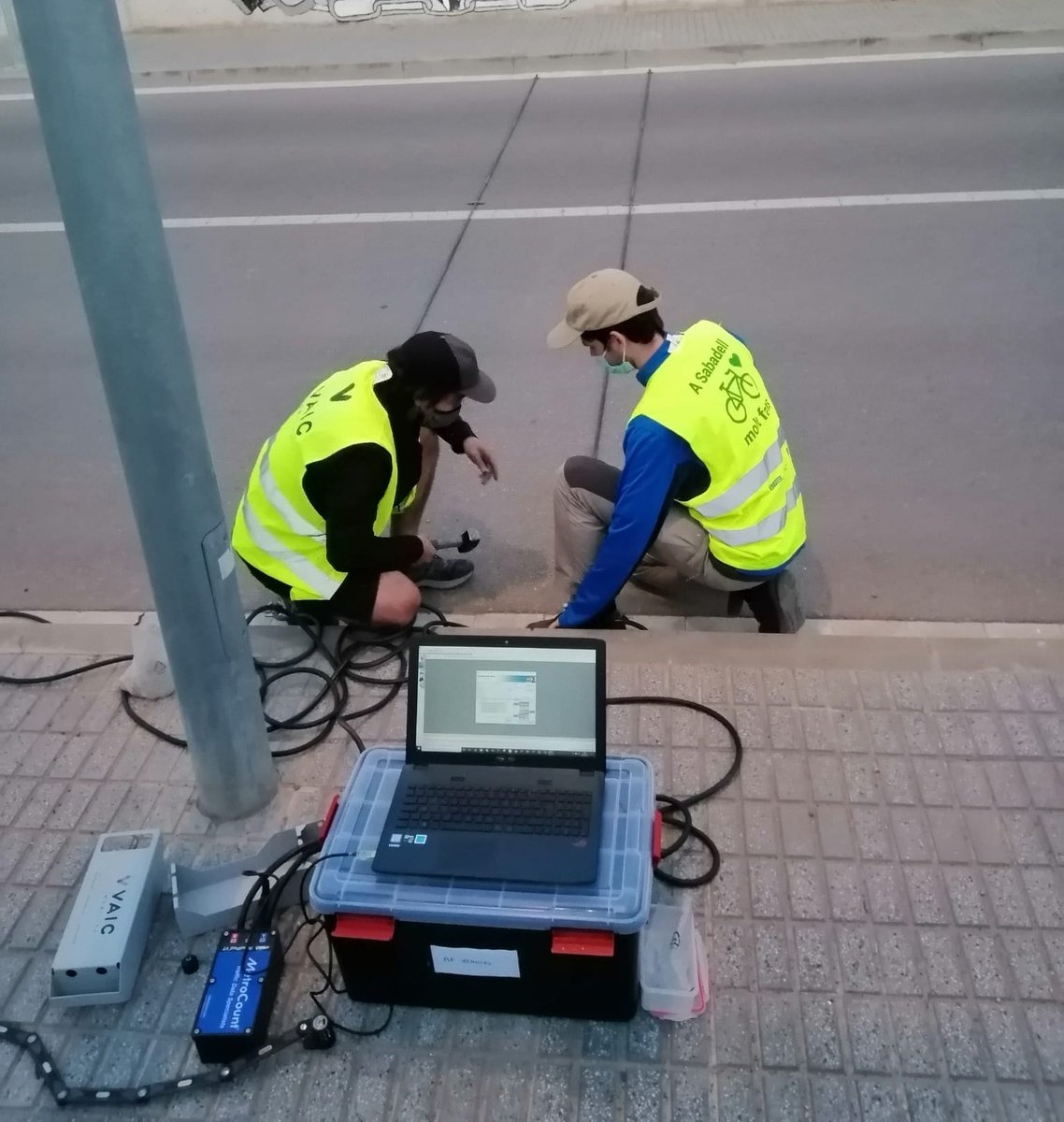 _vaic_'s tweet photo. Dies molt intensos de treball de camp en diferents estudis!
#mobilitatsostenible #mobilitaturbana #bikecount #vehiclecount #mobilitydata https://t.co/wK8Anql5wv