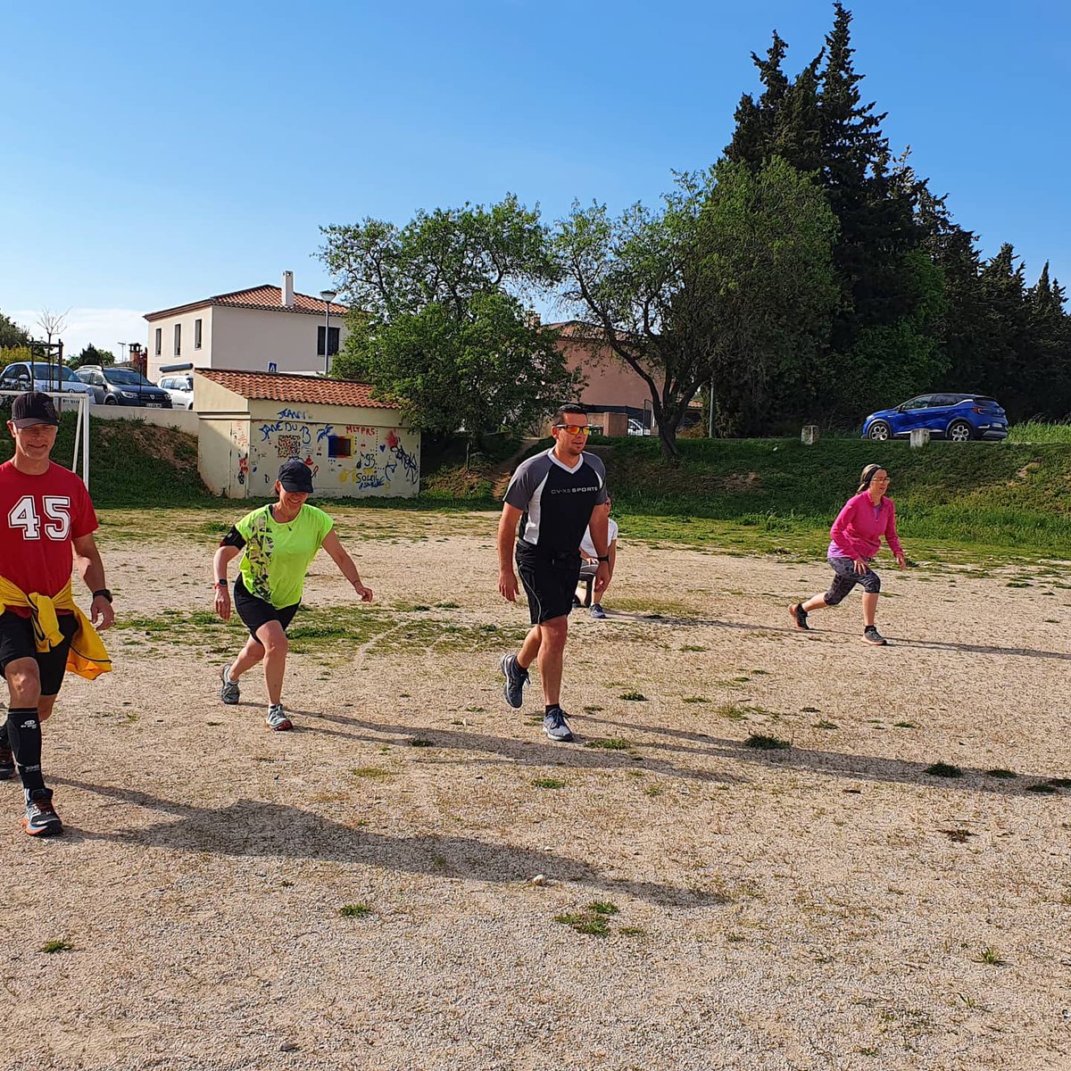 FitformP's tweet image. Entraînement Kanajog du mardi soir : renforcement musculaire,  proprioception et fractionné en côte. 

Rejoignez nous sur Saint Cannat,  foyer rural

#running #kanajog #foyerrural #courseapied #entrainement #saintcannat #renforcementmusculaire #fractionné #vma