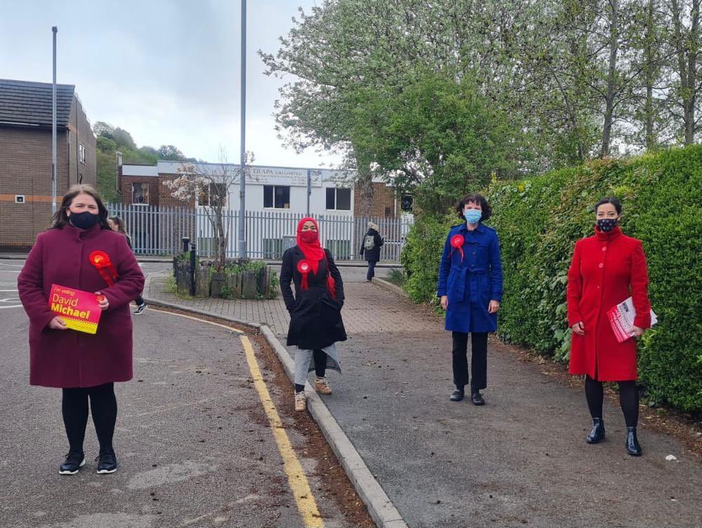 AnnelieseDodds's tweet photo. A bracing afternoon in Luton with Labour’s fantastic candidate for Bedfordshire PCC @davidforpcc, local candidate Fatima Begum and my friends @SarahOwen_ and @rach_hopkins.

Under the Conservatives criminals have never had it so good. That’s why a win for Labour here matters. https://t.co/fPUyxUWOSL
