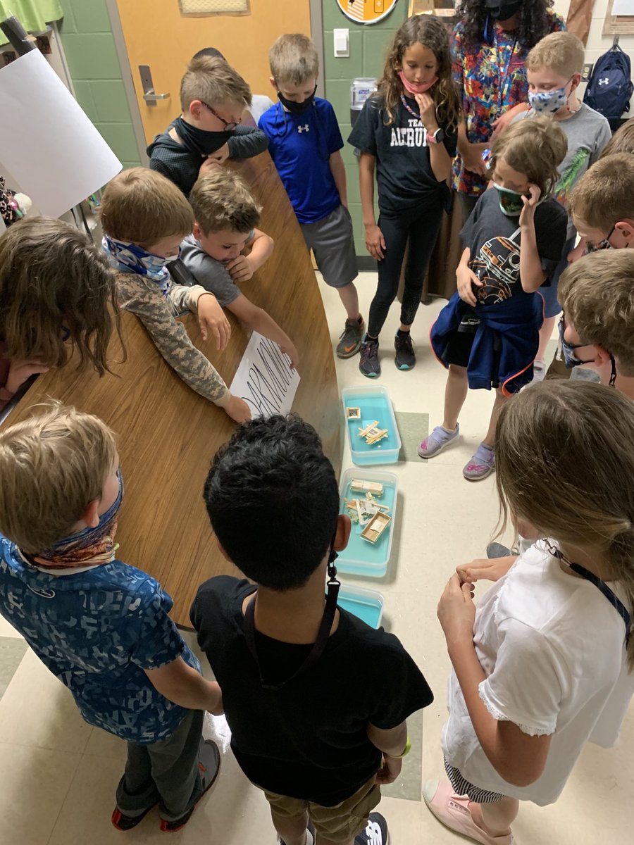 Chedrickteach's tweet image. #PanthersEngaged in using STEAM to create a crate that would keep a teabag dry in water. Like the Boston Tea Party, the tea didn’t make it. 😁#FM21STEAM ⁦@PKESAdmin⁩