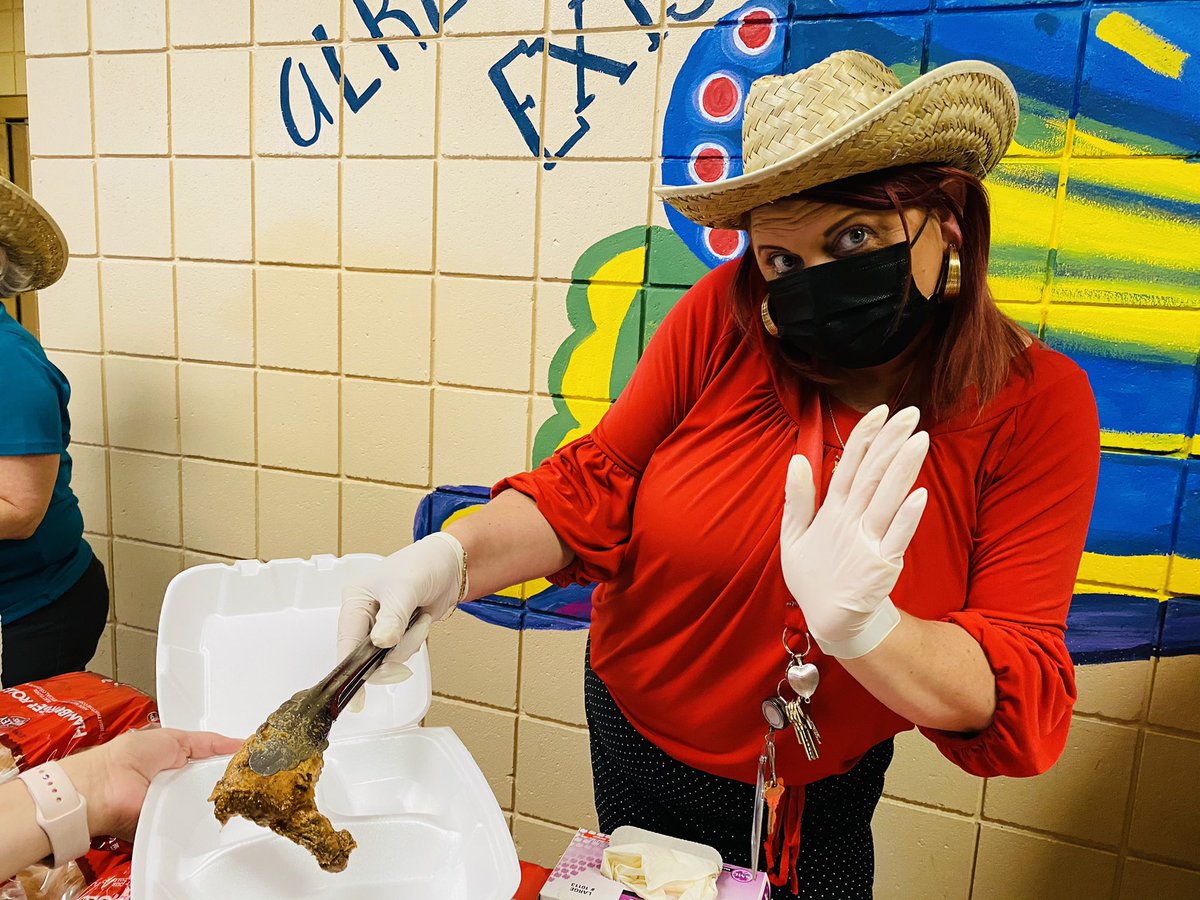midwayscps's tweet photo. Grab your boots &amp; head to the Roadrunner Round-Up! 🤠🤠🤠

This afternoon our incredible Midway teachers were treated to lunch &amp; country line dancing from our friends at @TheBarnSanford for Teacher Appreciation Week! Thank you for celebrating our teachers! #MidwayMagic https://t.co/CjSqjXFWhy