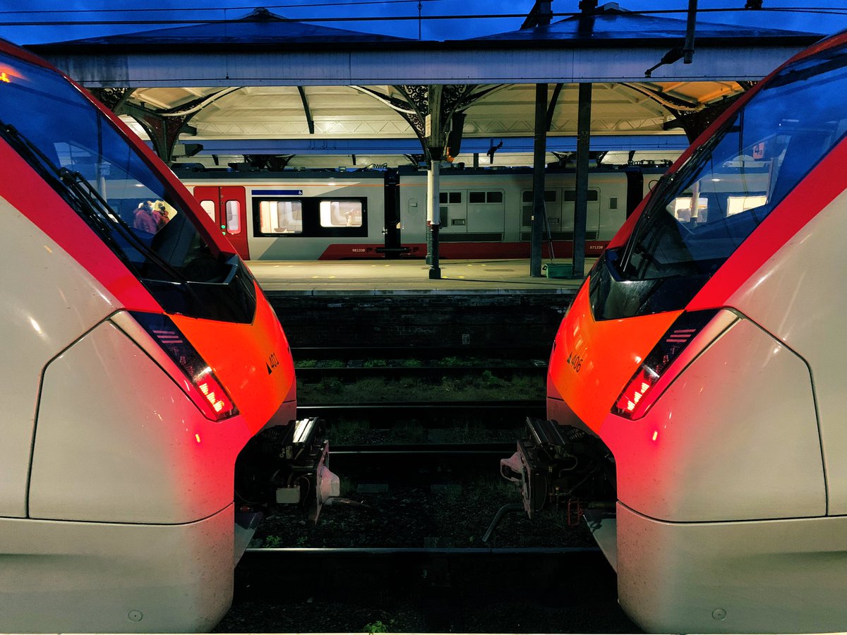 DriverGeorge32A's tweet photo. Just the 21:15 NRW to SHM and back again to go. Nearly time to go home. #lastbit #RailwayLife #TwitterGuards https://t.co/FzP5mbeJep