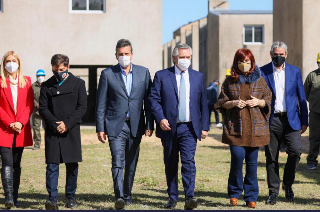FerEspinozaOK's tweet photo. Participamos junto al presidente @alferdez y la vicepresidenta @CFKArgentina del lanzamiento del programa Reconstruir, con el cual se finalizarán 55 mil viviendas en todo el país. https://t.co/pJ5aDN6SJx