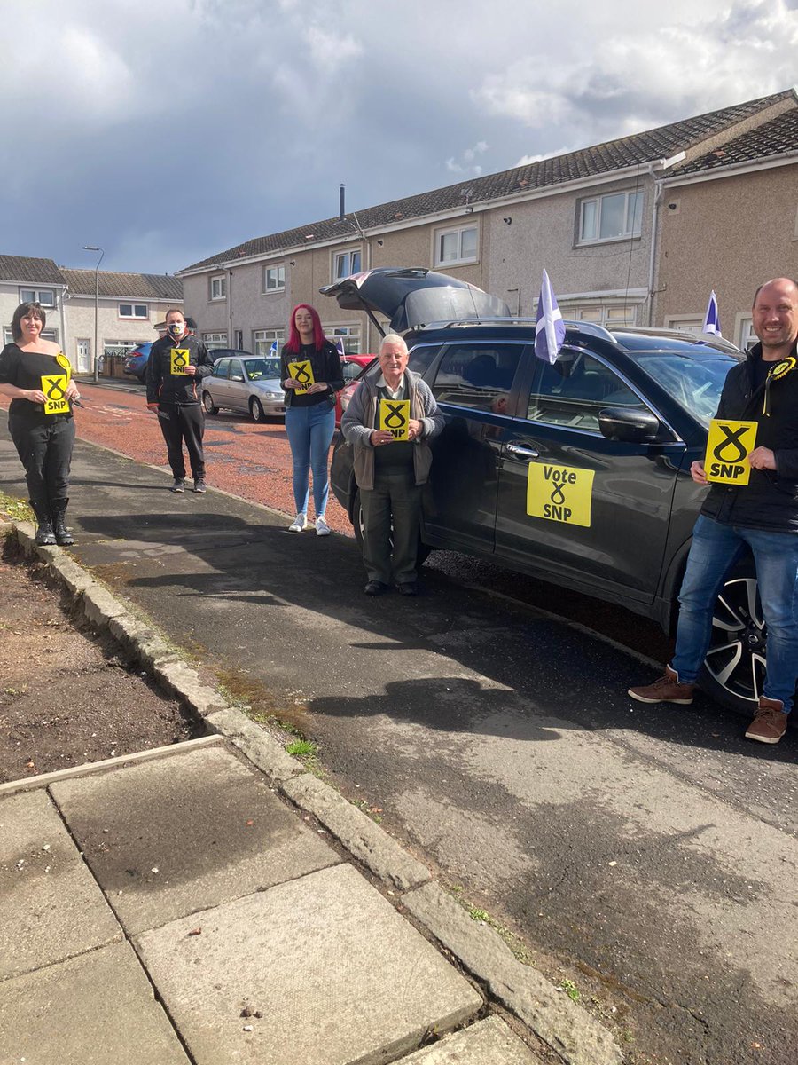 Forgot to post these earlier! 

It was brilliant to get around Shotts, Allanton and Salsburgh today with @neilgraysnp and the @AirdrieShottSNP team as part of our final push to get Neil elected to Holyrood 🙌🏴󠁧󠁢󠁳󠁣󠁴󠁿

#ActiveSNP #BothVotesSNP