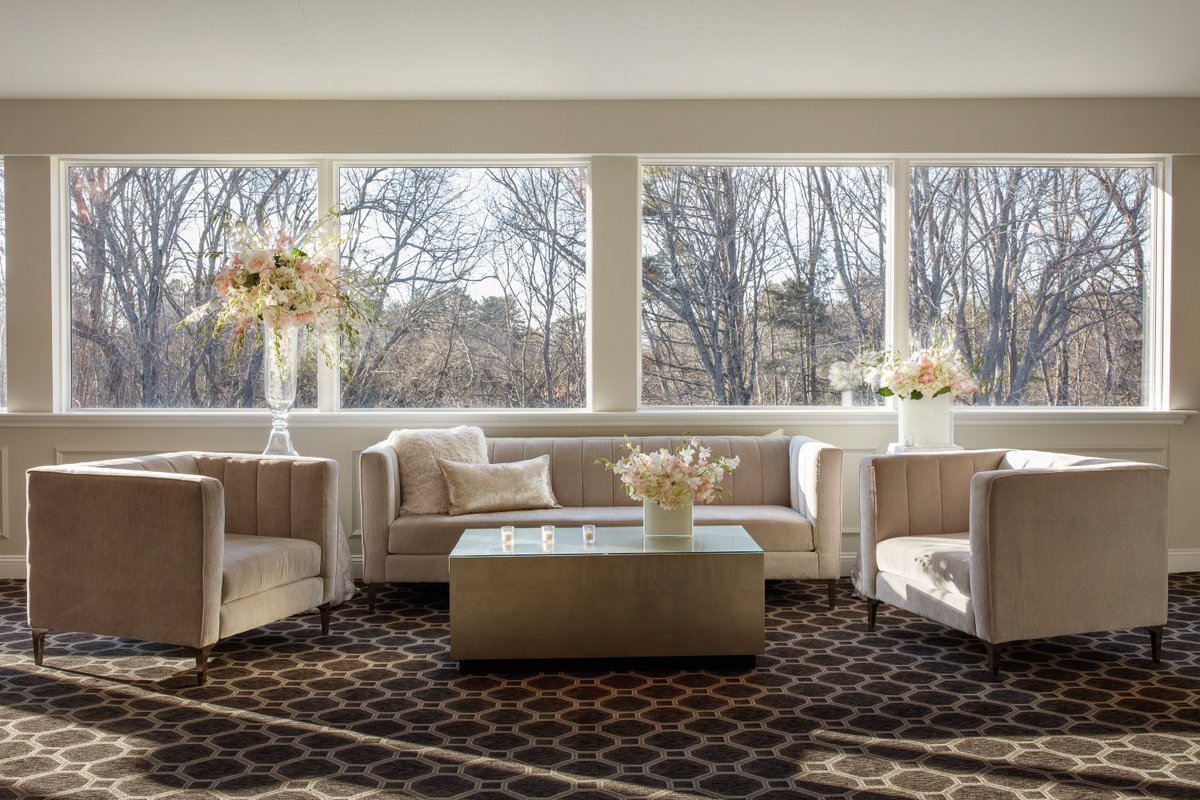 SaphireEventGrp's tweet photo. Lounging in style at #Avenir 🛋️ Before hitting the dance floor, guests can enjoy some libations and hors d'oeuvres in this chic cocktail space. It's the perfect spot to relax in between the ceremony &amp; reception! To see it in person, schedule a tour today: https://t.co/V7z3cp4qZL https://t.co/LPJ6epAajC