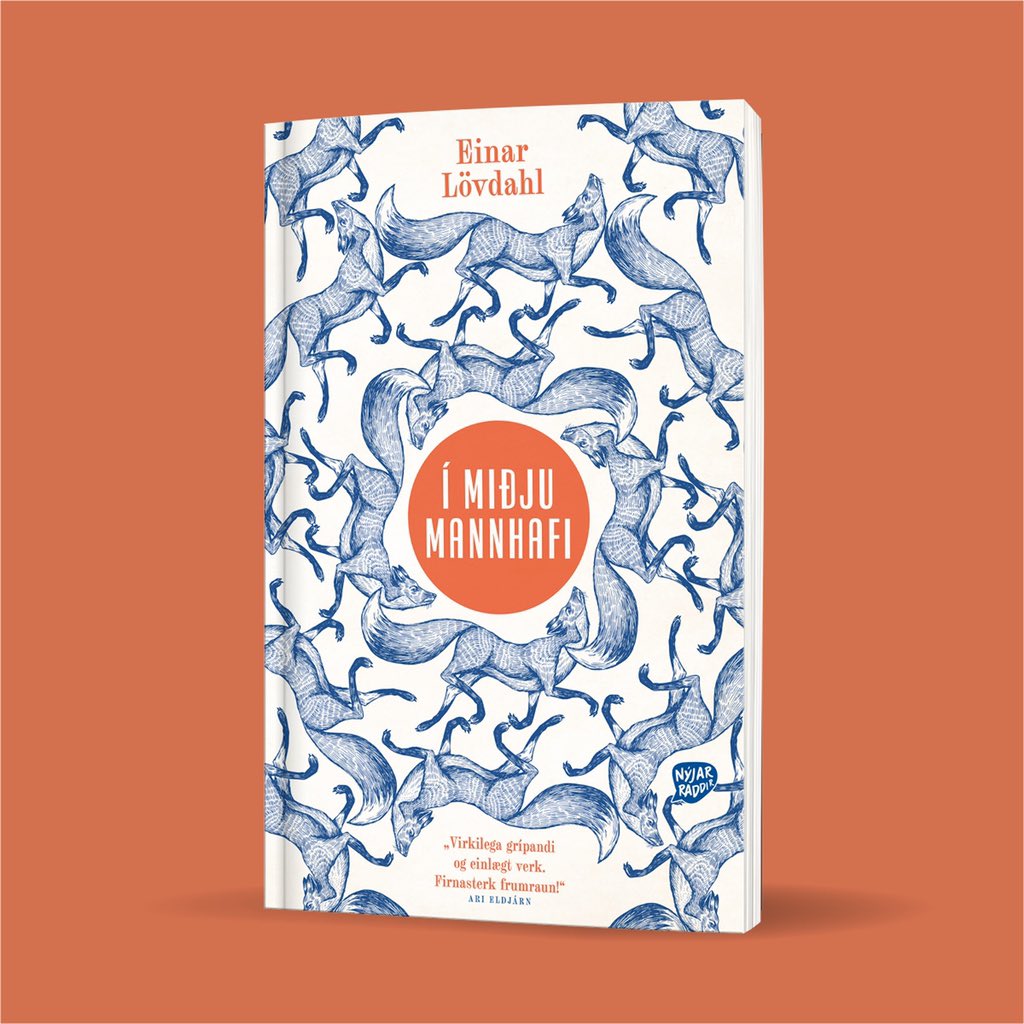 Þá er það opinbert – ég er annar tveggja sigurvegara í samkeppni <a href="/forlagid/">Forlagið</a>, Nýjar raddir. Ég kynni mitt fyrsta skáldverk, Í miðju mannhafi, hálfdofinn af þakklæti og stolti.