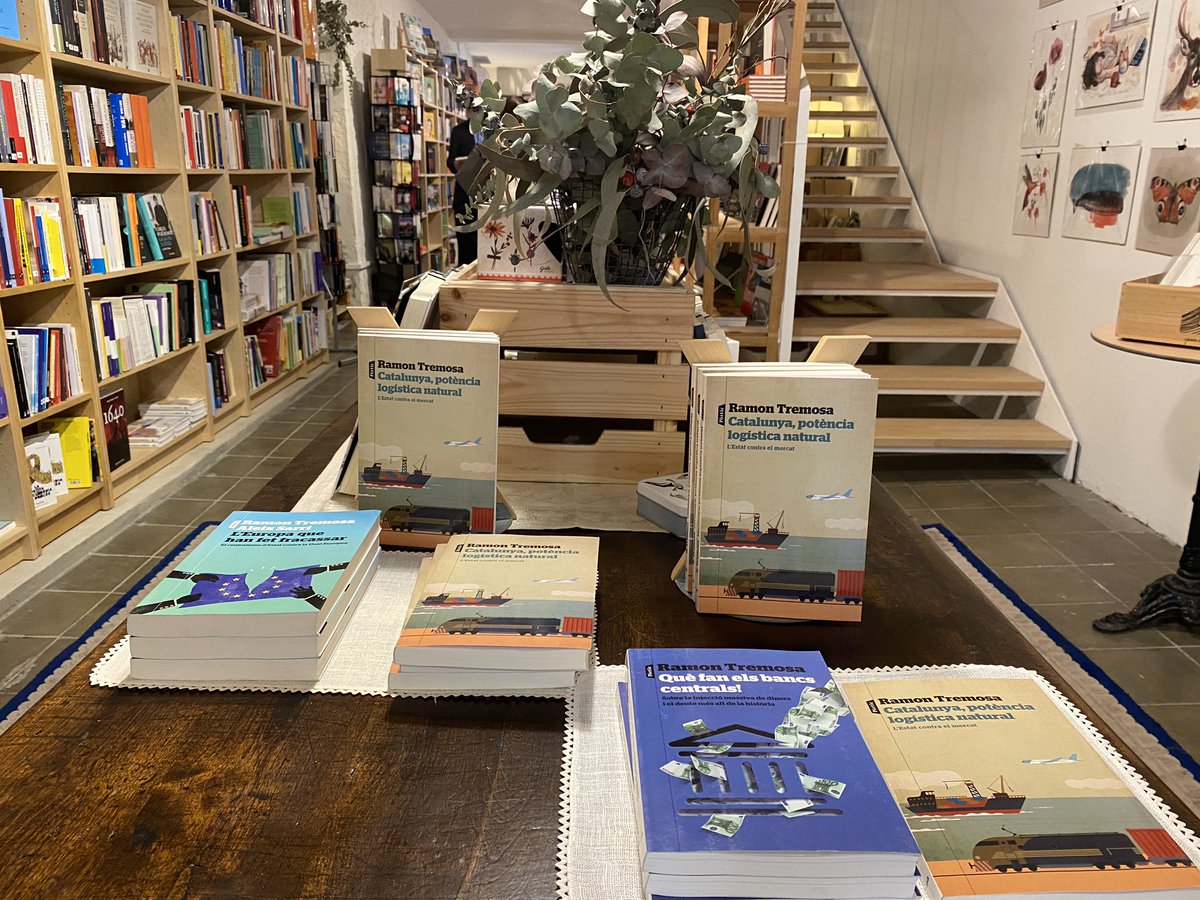 Un plaer avui a #Terrassa haver presentat el meu darrer llibre “#Catalunya, potència logística natural” a la @LlibreriaCinta