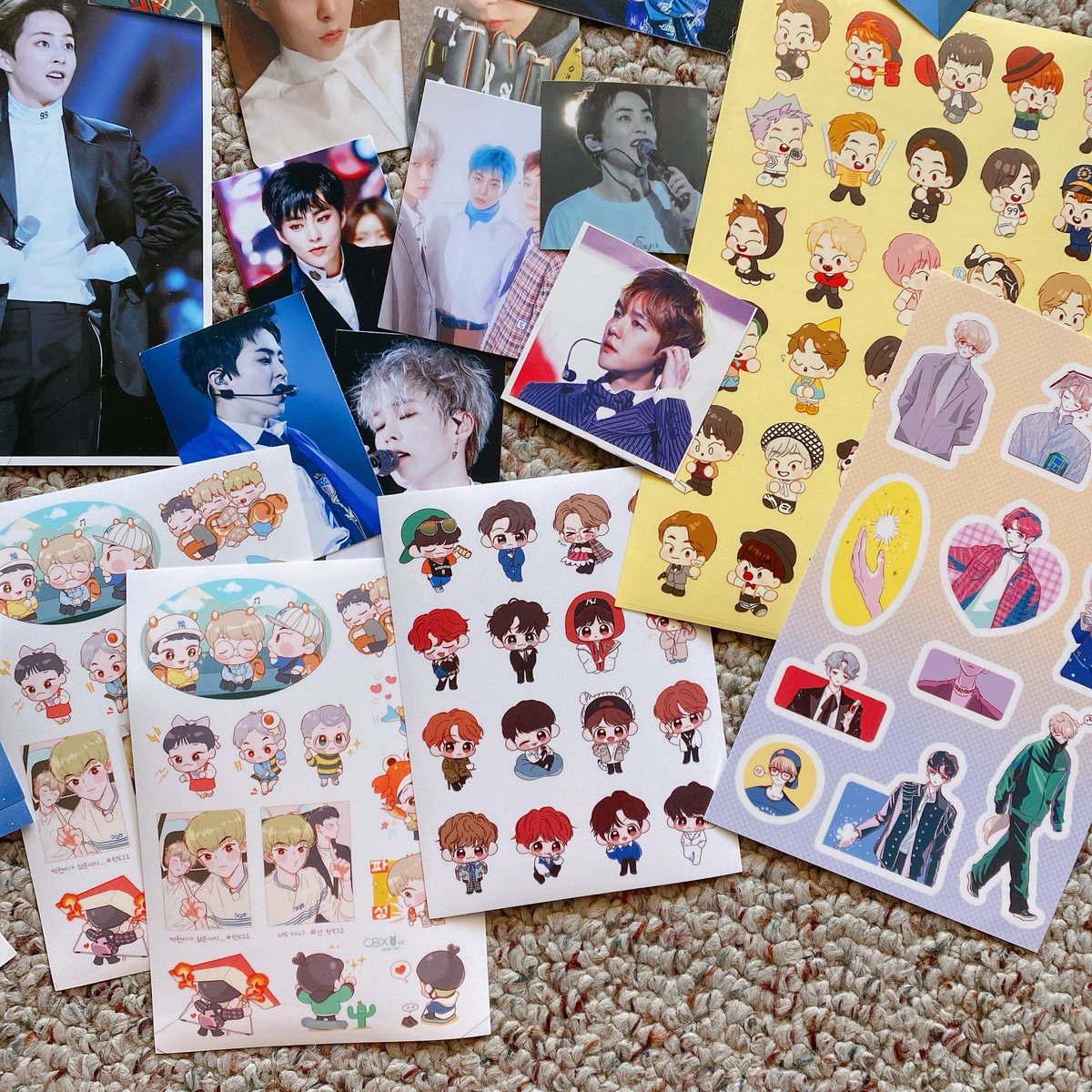 tenko1485's tweet photo. EXO xiumin/CBX Kpop bundle, xiumin barista fanart postcard set, big baekchen vinyl sticker, mini prints and fansite postcards, Kpop stickers, official holographic xiumin sticker and fan made bujo memo sheets included 

$15.50+$3.50 shipping within America, no worldwide shipping. https://t.co/UImvIuFjvp