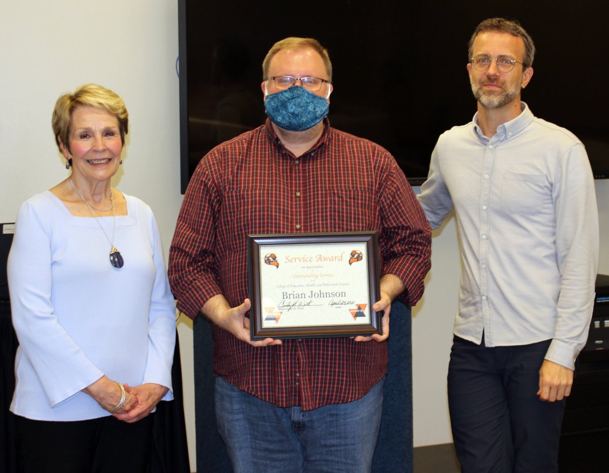 Lecturer of Psychology Brian Johnson wins 2020-21 CEHBS Service Award for Outstanding Teaching! Congrats! <a href="/utmartin/">UT Martin</a>  bit.ly/3h4SxyT