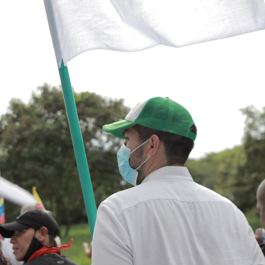 SoyOscarEscobar's tweet image. Así avanza la caminata pacífica por la reconciliación en Palmira. El diálogo es fundamental para terminar esta ola de violencia.

#PalmiraUnidosSomosMásFuertes