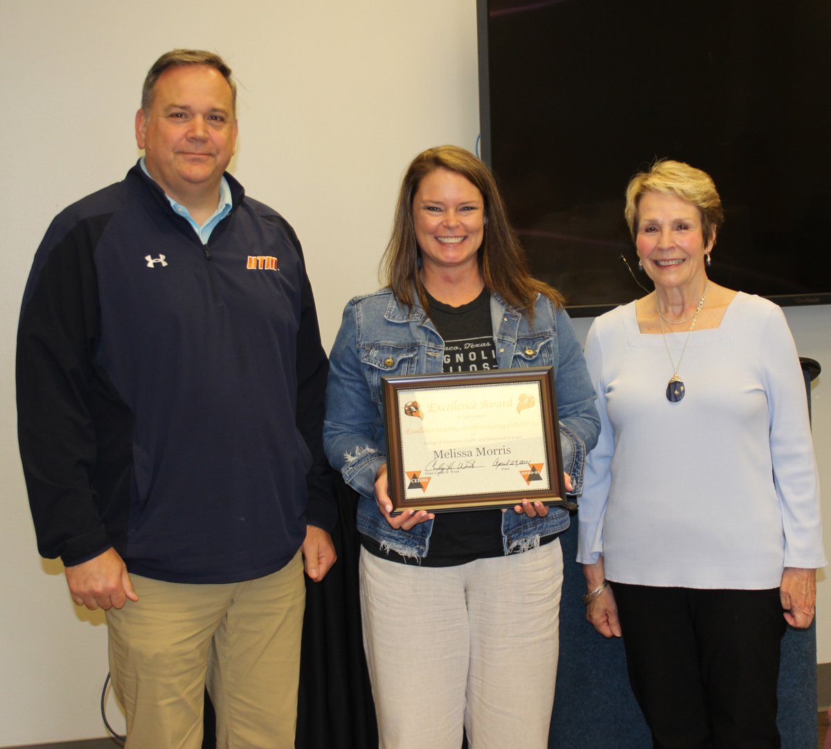 Health &amp; Human Performance Program Resource Specialist Melissa Morris wins 2020-21 CEHBS Excellence Award for Excellence in service to others during COVID-19! <a href="/utmartin/">UT Martin</a>  bit.ly/3eYiwp6