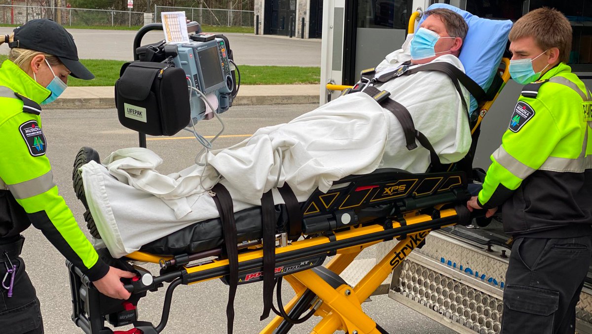 RVH_HealthCntr's tweet image. #RVH has expanded #CodeStemi service to #Muskoka residents. When presenting with #heartattack symptoms to @MAHCHospitals Emergency, or when calling 9-1-1, patients can now be transported directly to #RVH in Barrie for their life-saving heart treatment. 💙