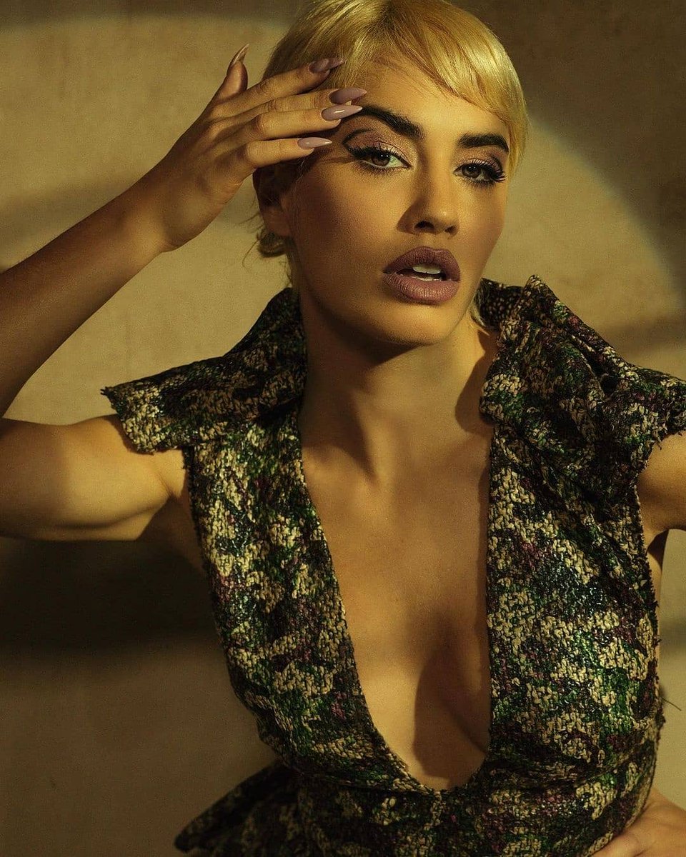 lalinoticias1's tweet photo. @lalioficial para la revista ELLE .
#laliesposito #lali #ELLEmayo https://t.co/Sz7eZHLZxy