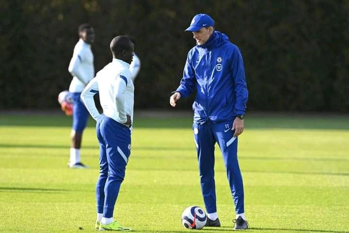 Dabofcb's tweet photo. Tuchel : Fils suis vraiment content 
Kanté : Merci Coach 
Tuchel :dit moi ce que tu veux 
Kanté : comme ? 
Tuchel : Dit moi vas y...
Kanté : Samedi est-ce que je peux aller jouer Séville Vs Real ...
Kanté 😭😭😭 https://t.co/g499KUNXp2