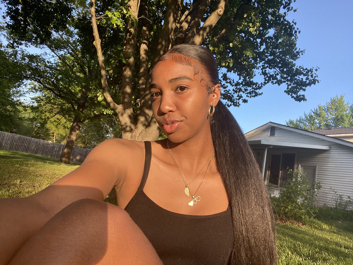 LisaBeauty_'s tweet photo. I could never sell this melanin. Itβs priceless #Melanin #BlackGirlMagic #skinpopping #skincareroutine https://t.co/kMB4ewa05g