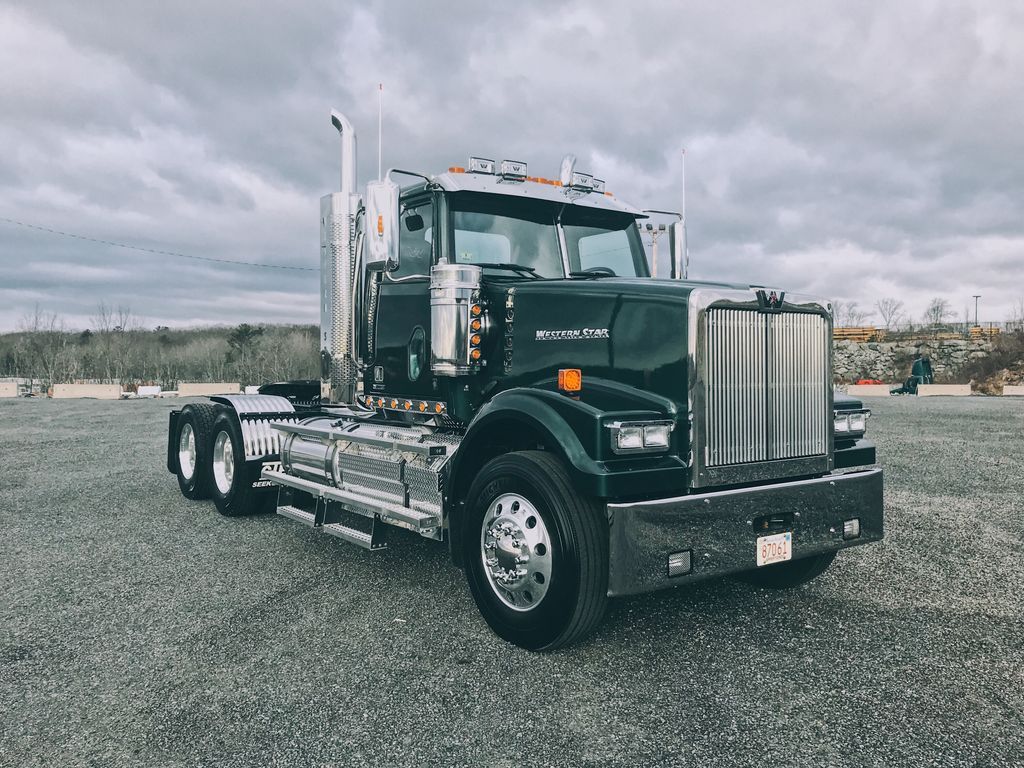 WeKnowTrucks's tweet photo. #WesternStarWednesday with a #4900SF https://t.co/VLniriQHoC