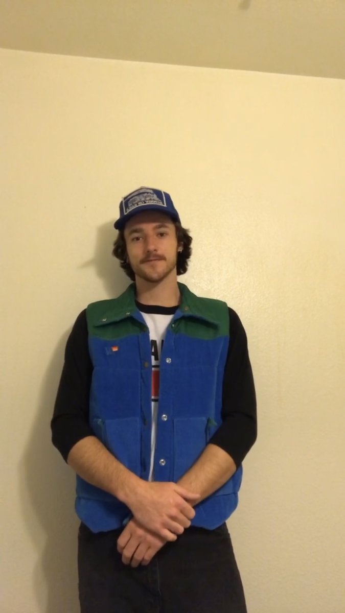 ShoonTmas's tweet photo. Mofuckers out here graduating and I’m just chillen in the corner like.... https://t.co/MAiIc1N333