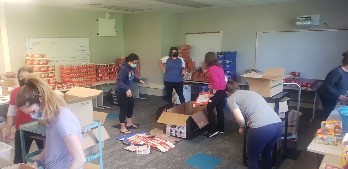 Doc_SOAP's tweet photo. Keysor parents helped pack our boxes in record time. Never underestimate what a group of strong, determined and committed women can do! 180 boxes and time to spare. Thank you Keysor parents🤗 #givingback #KSDNOW @keysorpride https://t.co/rYEk2wqHM4