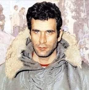 Sıcak saklayın gecelerimi, 
Karlar altından çıkıp geleceğim.
Düşlerinizin ateşinden, 
Ilık bir rüzgar gibi eseceğim. 
Ağıtlar yakmayın adıma, 
Ben ölmedim ölmeyeceğim... 
#DenizGezmiş #YusufAslan
#Hüseyinİnan #6Mayıs1972
#Darağacında3Fidan
#Şiir #NevzatÇelik