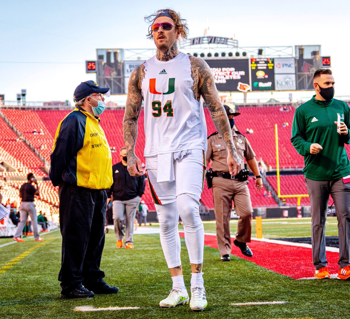 It’s impossible that there will ever be a cooler punter in the history of football than the legend, @LouHedleyy.