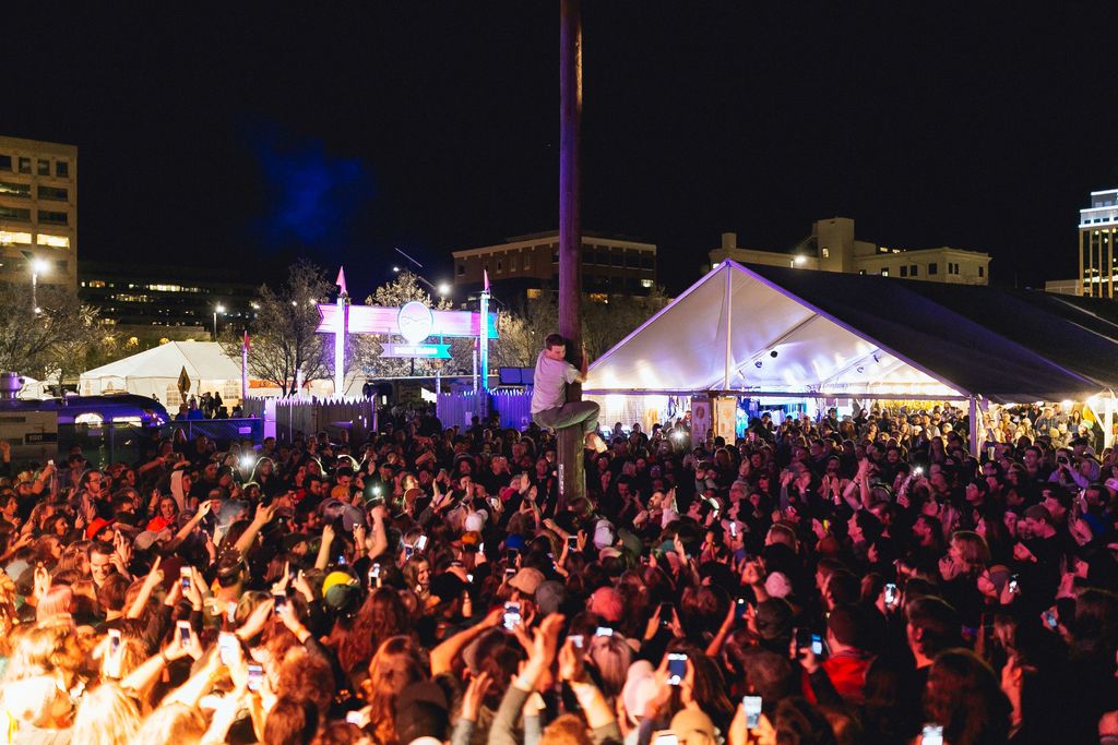 treefortfest's tweet photo. Festival thirst trap.
-
📸 by @loveralobo #treefort2017 https://t.co/hqRmQAjLQB