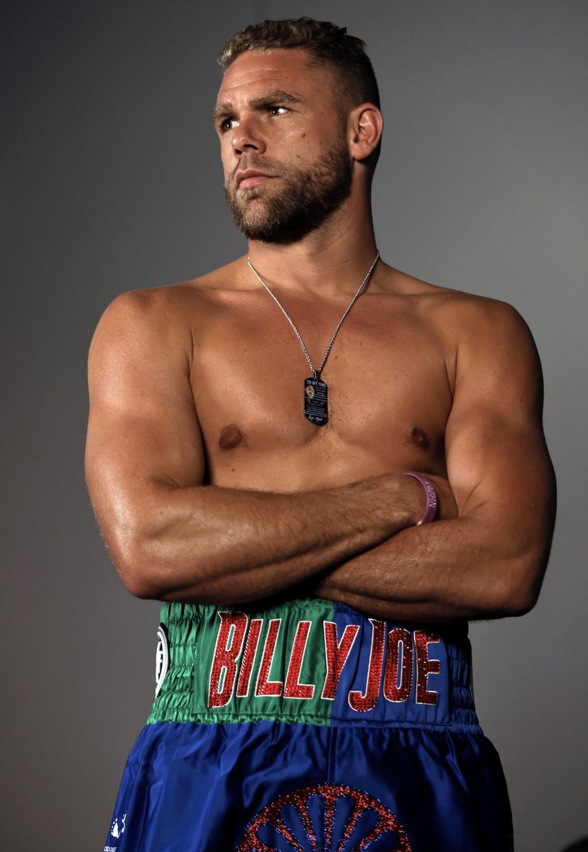 . @bjsaunders_ in great shape ready to go in Dallas #3daystogo 🇬🇧 #CaneloSaunders @DAZNBoxing