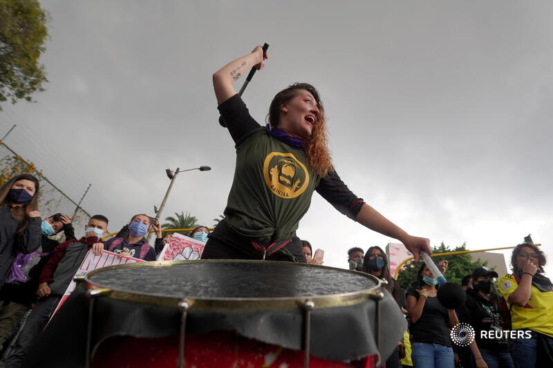 Demonstrators participate in a protest against poverty and police violence in Bogota, Colombia. More photos of the day: https://t.co/W2xNB9W87d 📷 @nathalianph https://t.co/9FNDNmKtfN