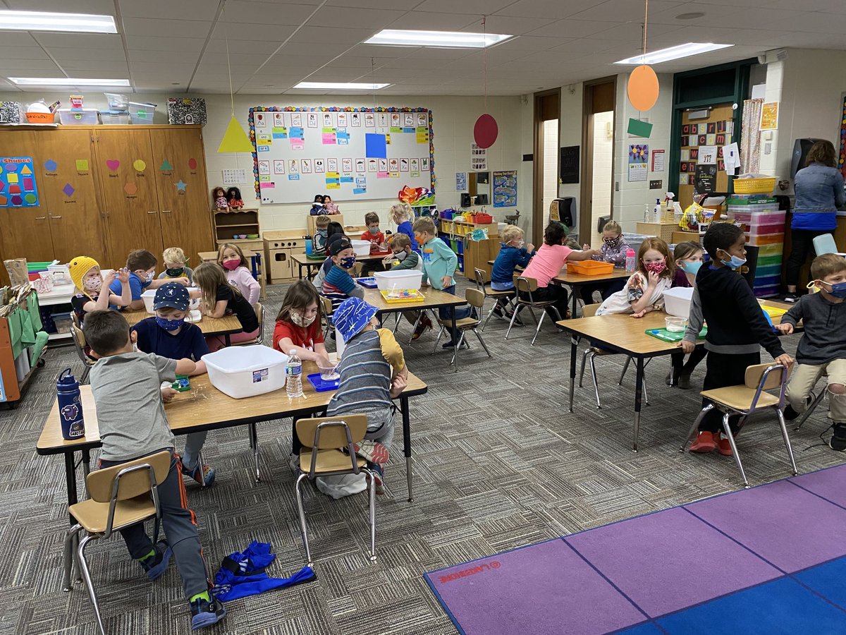 leeanneschaefer's tweet photo. We researched play dough, developed a recipe, tested it, improved it, then made it! These little engineers are hard at work. #EIE https://t.co/PCf6u2ChI6
