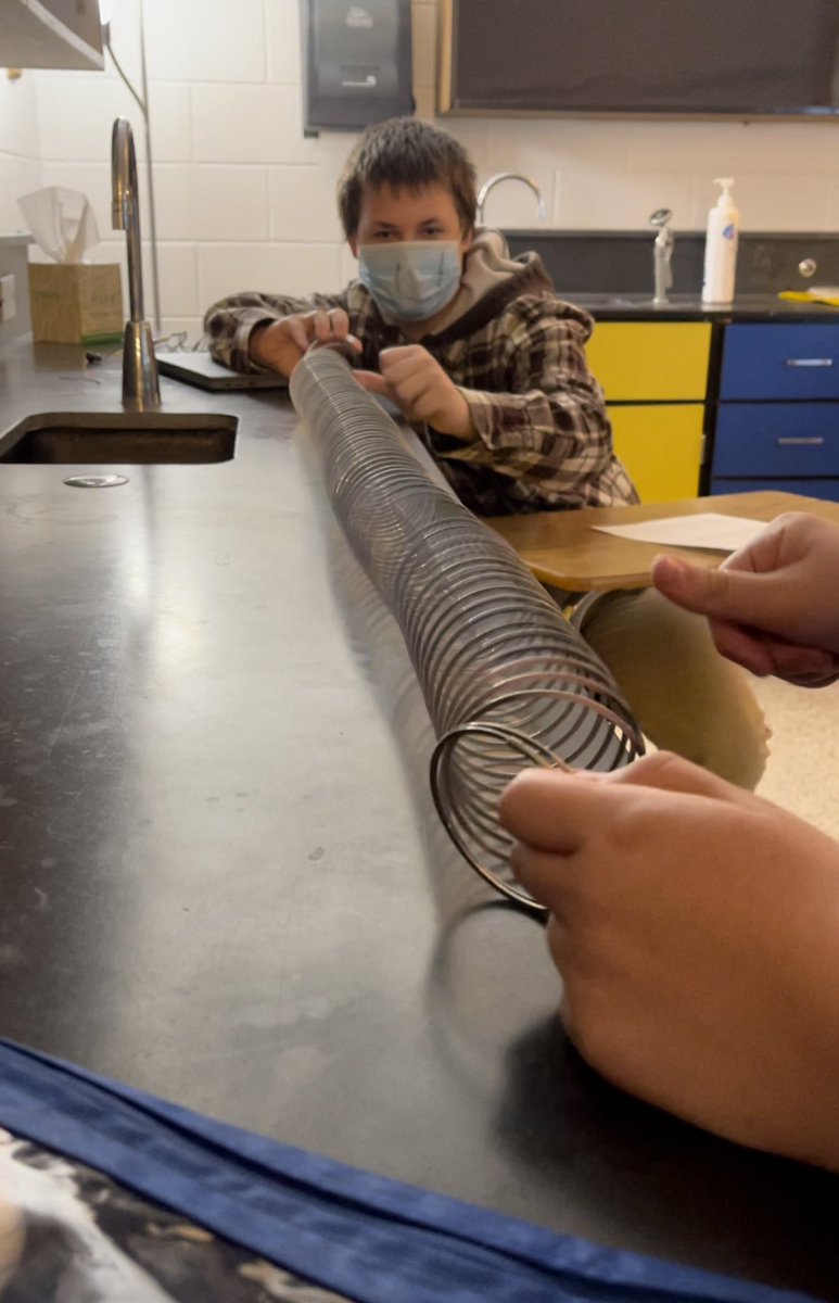 RPMscience's tweet image. Ss exploring waves today using slinkies! So many of them wanted to go buy slinkies after school 😂. Today was fun 🤩 @IMSEagles