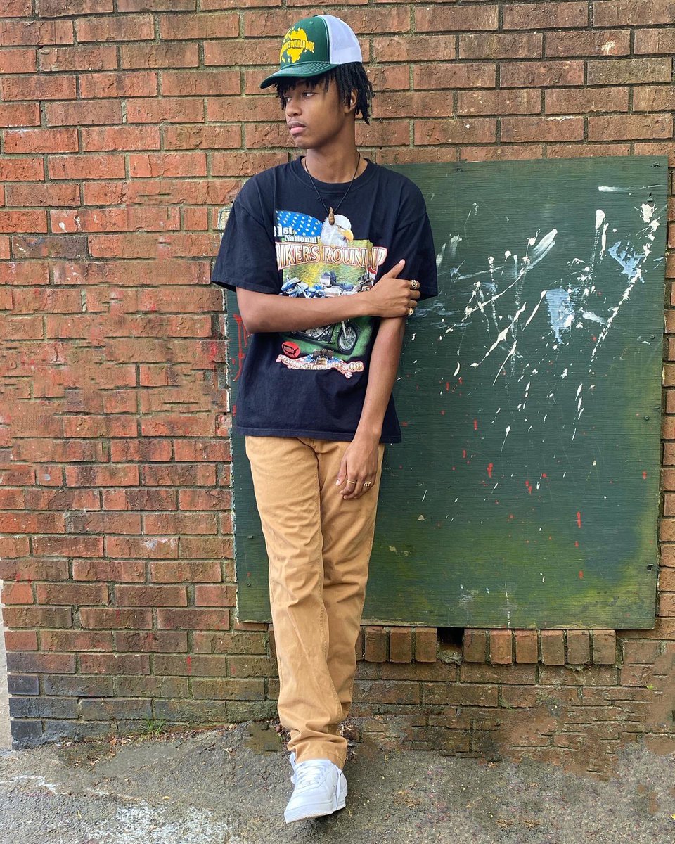 JayySlimeball's tweet photo. Flower boy 🍀 https://t.co/KiBYp0ISQI