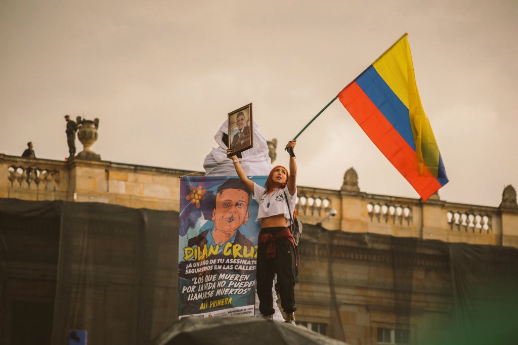 Anonimous_Group's tweet photo. @Denis011114 , la hermana de Dilan Cruz, hoy se encuentra marchando en el #ParoNacional5M

No más fallecidos, por favor. 🥺
[ ❤ y🔃 ]

#ColombiaAlertaRoja
#ColombiaEnAlertaRoja
#SOSColombiaDDH 
#ColombiaResiste
#SOSMEDELLIN 
#SOSBogota 
#Colombia
#5Mayo https://t.co/rFhCainY74