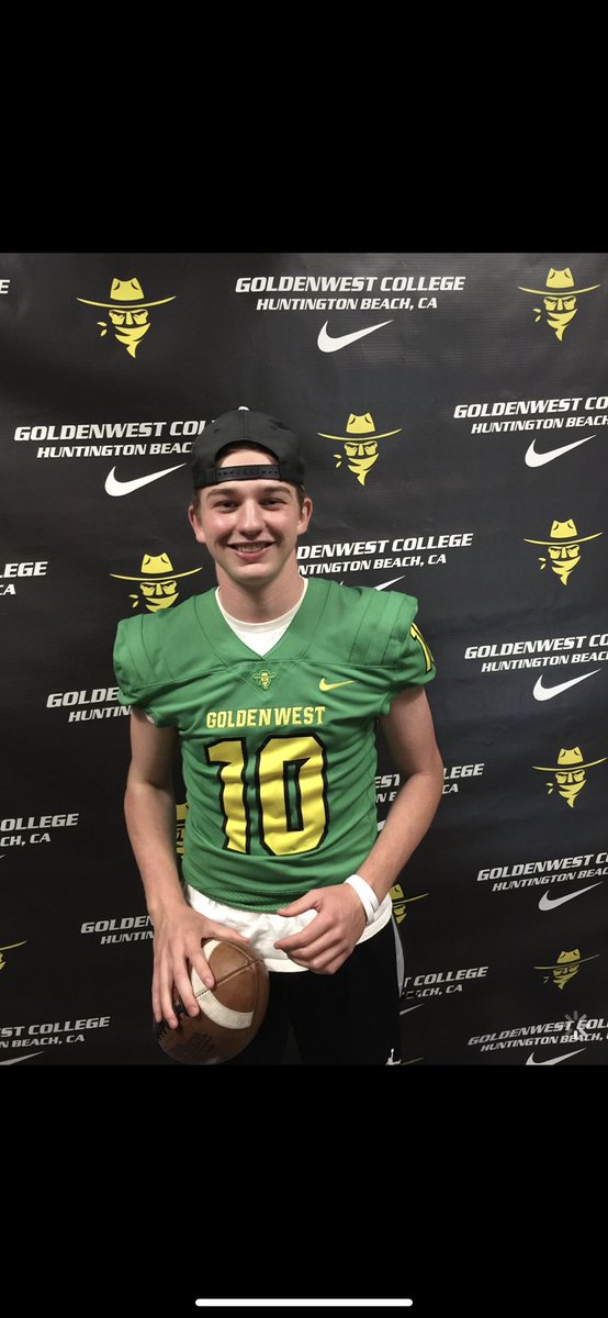 jack_artman's tweet photo. I’m very excited to announce my commitment to @GWCfootball!! Can’t wait for what’s ahead! @CoachMitchGW @CoachShippGWCFB @RCarterTV @coachholan @flyguyhuey5 @AlexBrink10 @BrandonHuffman @JordanJ_ https://t.co/8BlpYE7jhY