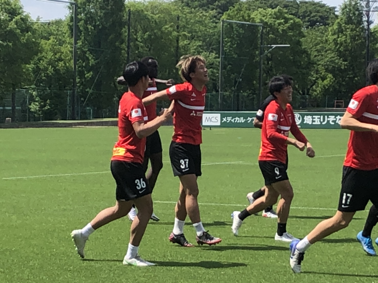 レッズプレス リアルタイム大原 徳島戦では怪我のため途中交代をした 武田英寿 選手はメンバーと一緒にランニングを行っています 石田記者 T Co Em3gcjleu2 Urawareds 浦和レッズ T Co 4qwqthdel7 Twitter