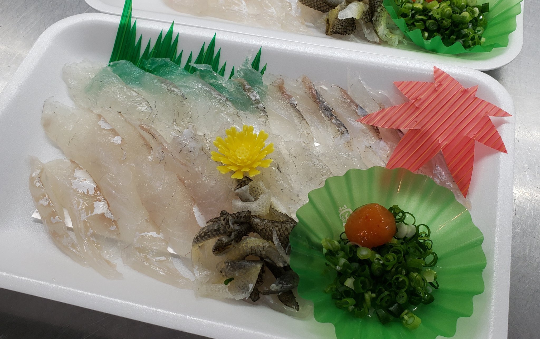 さしみやワタショー 今からが美味しい時期の こち ｵｽｽﾒです シコシコと弾力のある食感に さっぱりとした淡泊な味わい そして透き通ったきれいな白身 ぜひお試しあれ 刺身は毎日午後から出始めます さしみやワタショー こち 酒の肴 仙台市