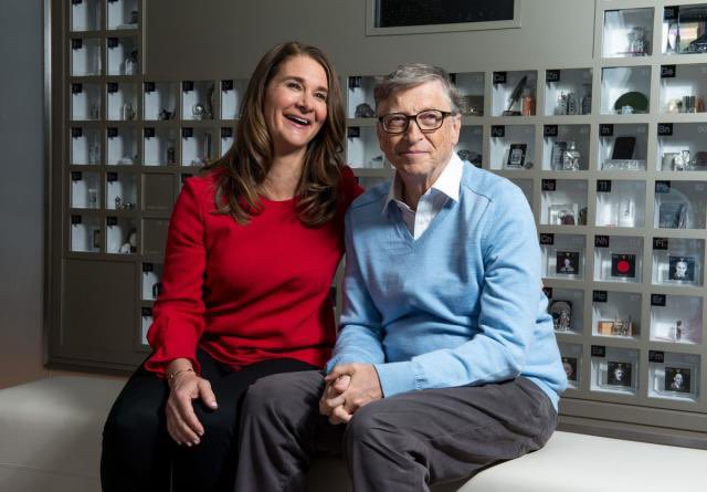 Bill Gates, boşanma kararı aldığı eşi Melinda'ya 1.8 milyar dolarlık hisse aktardı.