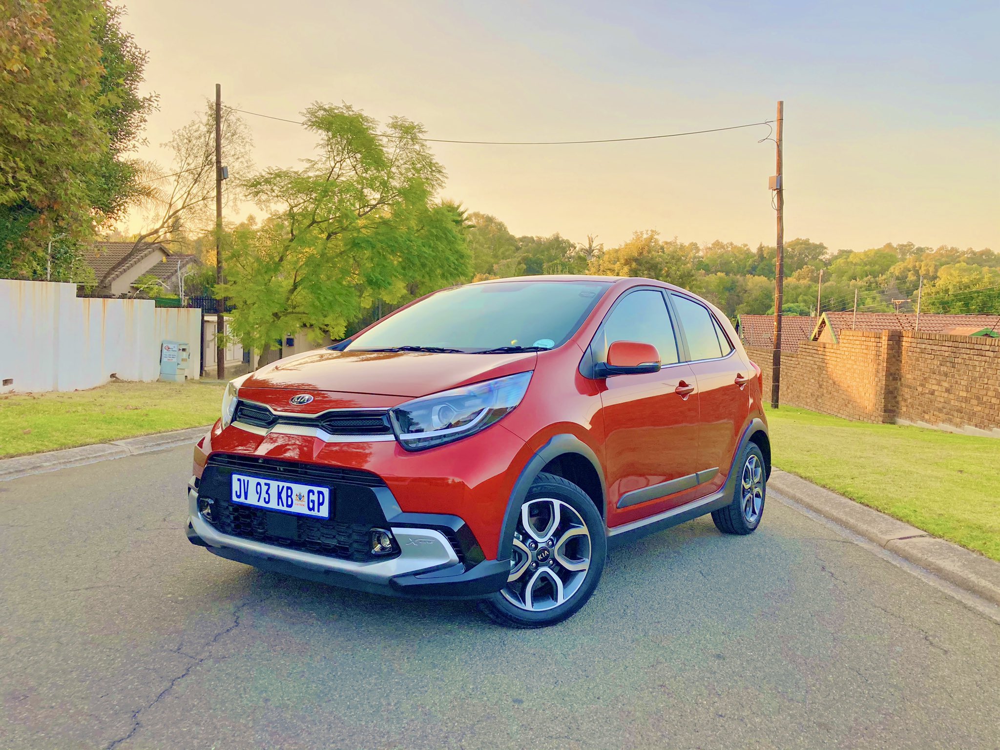 Kia Picanto оранжевая