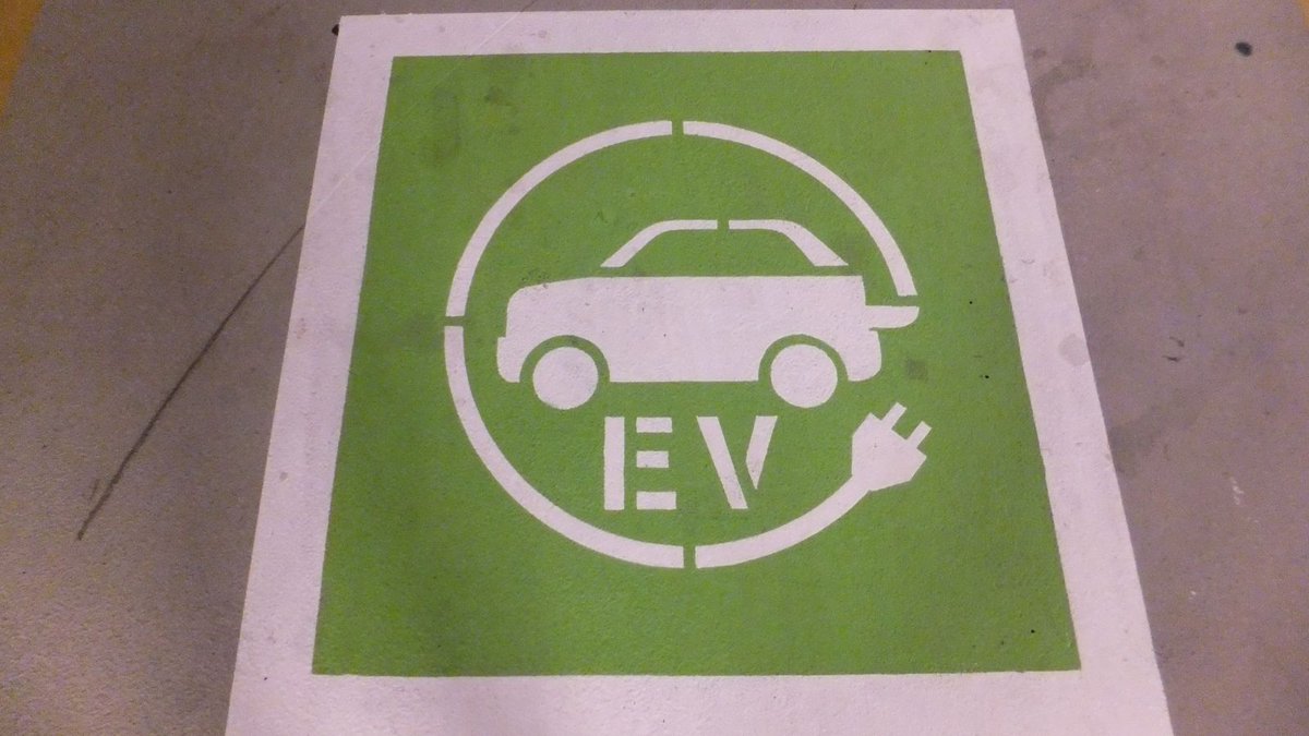 ILPScotland's tweet image. Join us for our #CPD #Webinar that's taking place TODAY at 10:30am. Dean Wendelborn @CityWestminster is giving a talk about 'What should Scotland consider when planning #ElectricVehicleCharging?' - Hope you can join us! ow.ly/Zxkw50EmgMq @the_ilp #ILP #Lighting #EVCharging