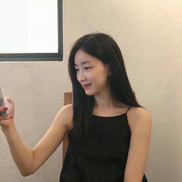 nkpxrple's tweet photo. 𝙻𝙾𝙰𝙳𝙸𝙽𝙶 𝟿𝟿%.... ⠀▬▭ ⠀: new post alert! 

⠀ ⠀ ⠀ ⠀⠀𝐲𝐨𝐮 𝐡𝐚𝐯𝐞 (𝟏) 𝐧𝐨𝐭𝐢𝐟𝐢𝐜𝐚𝐭𝐢𝐨𝐧.
⠀ ⠀ ⠀ Prρᥣᥱ ⿻◝Dᥲɾɠɩᥱ uploɑded ɑ post.

Gigante me compró un té. ¿Cómo no adorarlo? 🍵 ♡

📍 #ITALYSS #SS75
 📸 by @ssjaebeom ♡ https://t.co/b5DfkihqrO