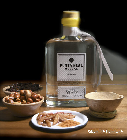 ConApetito's tweet image. Mezcal Oro de Oaxaca es una bebida versátil que gusta por su hechura artesanal y su sabor oaxaqueño.
Aquí te platicamos.
conapetito.com/un-mezcal-que-…
#MezcalOrodeOaxaca #eltiempoesoro #OroDeOaxaca #mezcalartesanal #mezcaloaxaqueño #mezcal