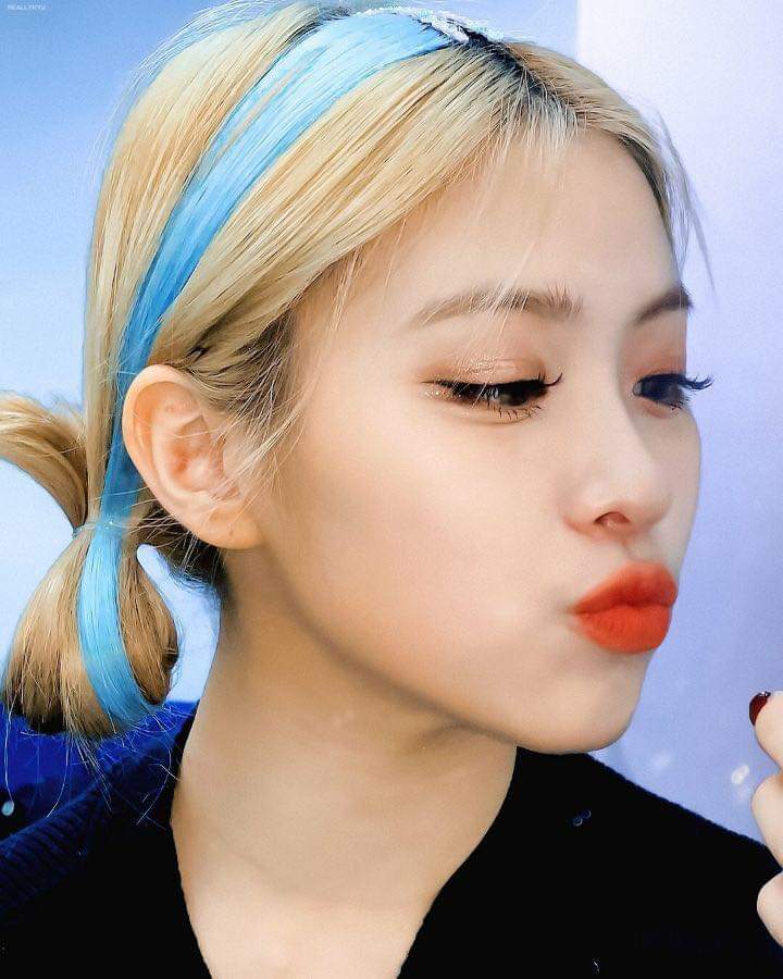 気ままに韓国情報 カチューシャみたいな Itzy リュジン のマフィアヘア