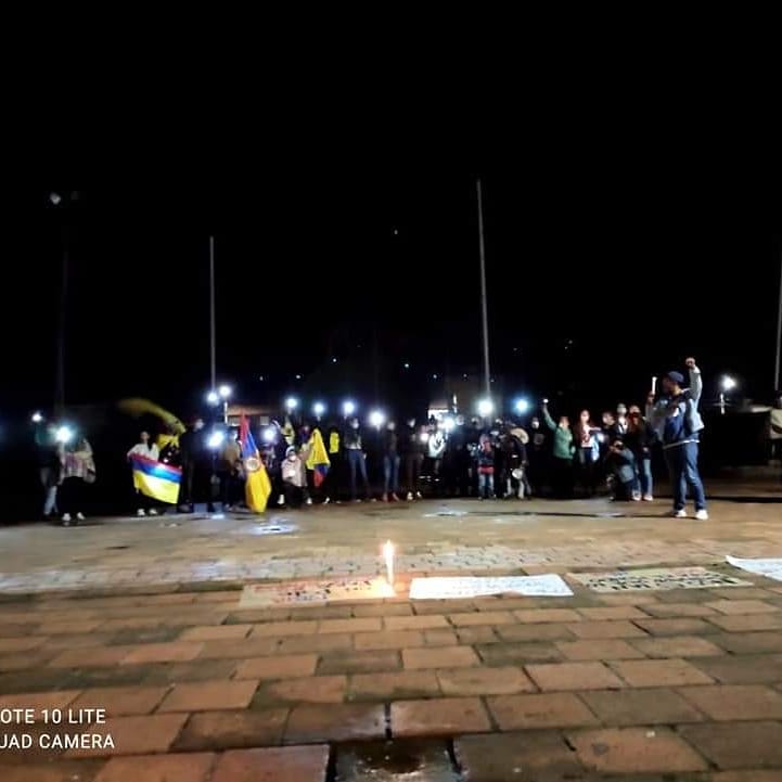 boyaca_noticias's tweet photo. En el municipio de #Topaga un grupo de jóvenes se manifestaron pacíficamente y a la vez realizaron velatón por los fallecidos durante el Paro Nacional. https://t.co/nhUz1EtX9o