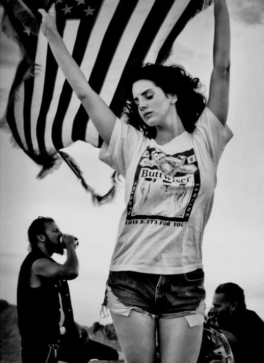 Thread of Lana Del Rey pics that I hope are good enough to be wallpapers.( Black & White edition)Likes and retweets appreciated.Happy Birthday, Wobody.Follow me for more similar stuff.