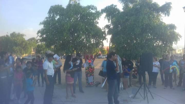 GabyPadilla87's tweet photo. Del baúl de los recuerdos Profe @checovictoriag hace 5 años, aquí fue mi comienzo de lo que hoy por hoy me apasiona #Trabajo cercano a l@s #Ciudadan@s. Gracias infinitas por invitarme a formar parte del mejor #EquipodeTrabajoVSO @VictorSanoro le agradezco y valoro su confianza https://t.co/zr36SAbvav
