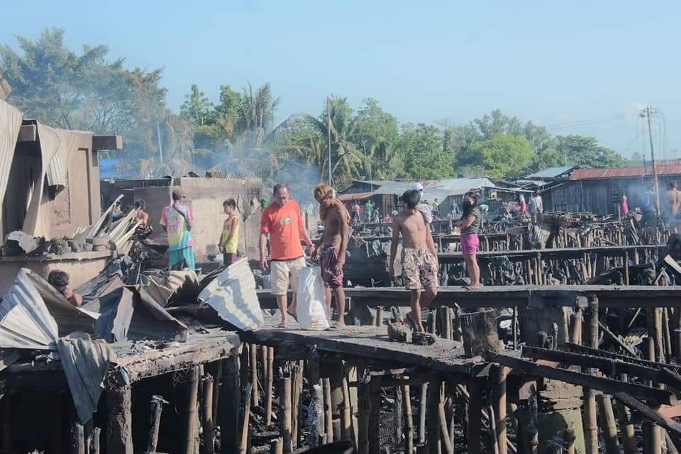 SunStarDavao's tweet photo. #SunStarLens
LOOK: Current situation at Purok 13 in Brgy. Tibungco, Davao City after a fire broke out around 11:20 p.m. last night, May 5.

📸 Mark Perandos, photojournalist
#AllYouNeedToKnow https://t.co/S99KhZtrX3