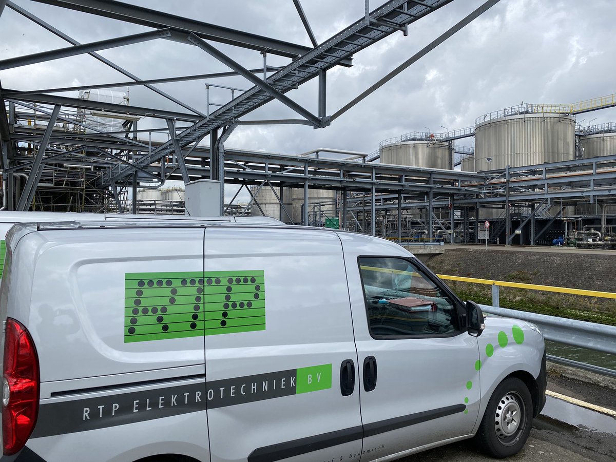 Op projectenbezoek in de #Botlek Ook meewerken aan uitdagende projecten? Kijk dan op rtp.nl voor diverse #vacatures #Industrie #Paneelbouw